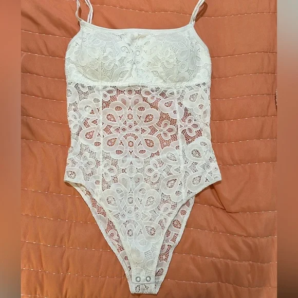 Hollister lace bodysuit - Picture 1 of 4